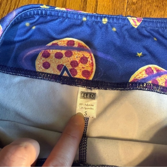 FLEO Pizza Print Blue Shorts Size Small - Picture 2 of 4